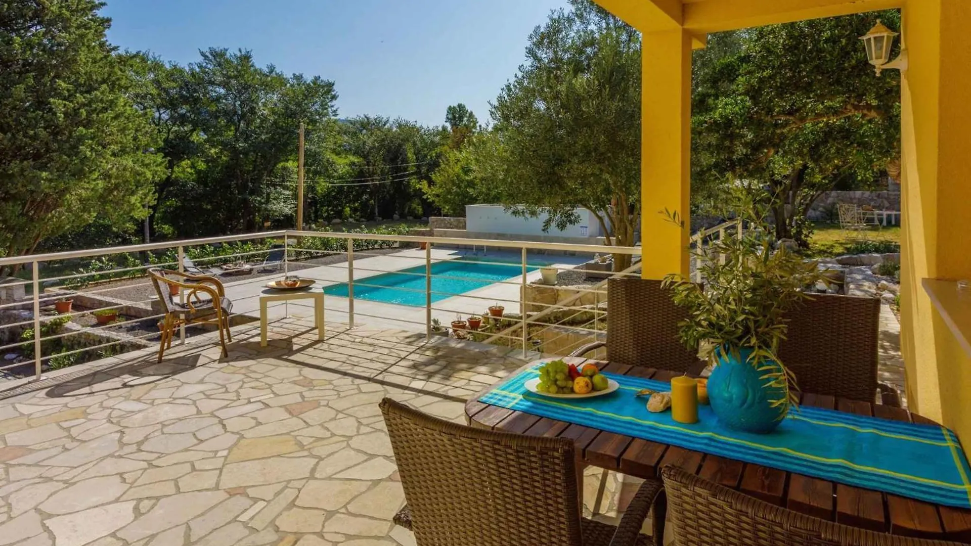 Apartments In Tribalj 41650
